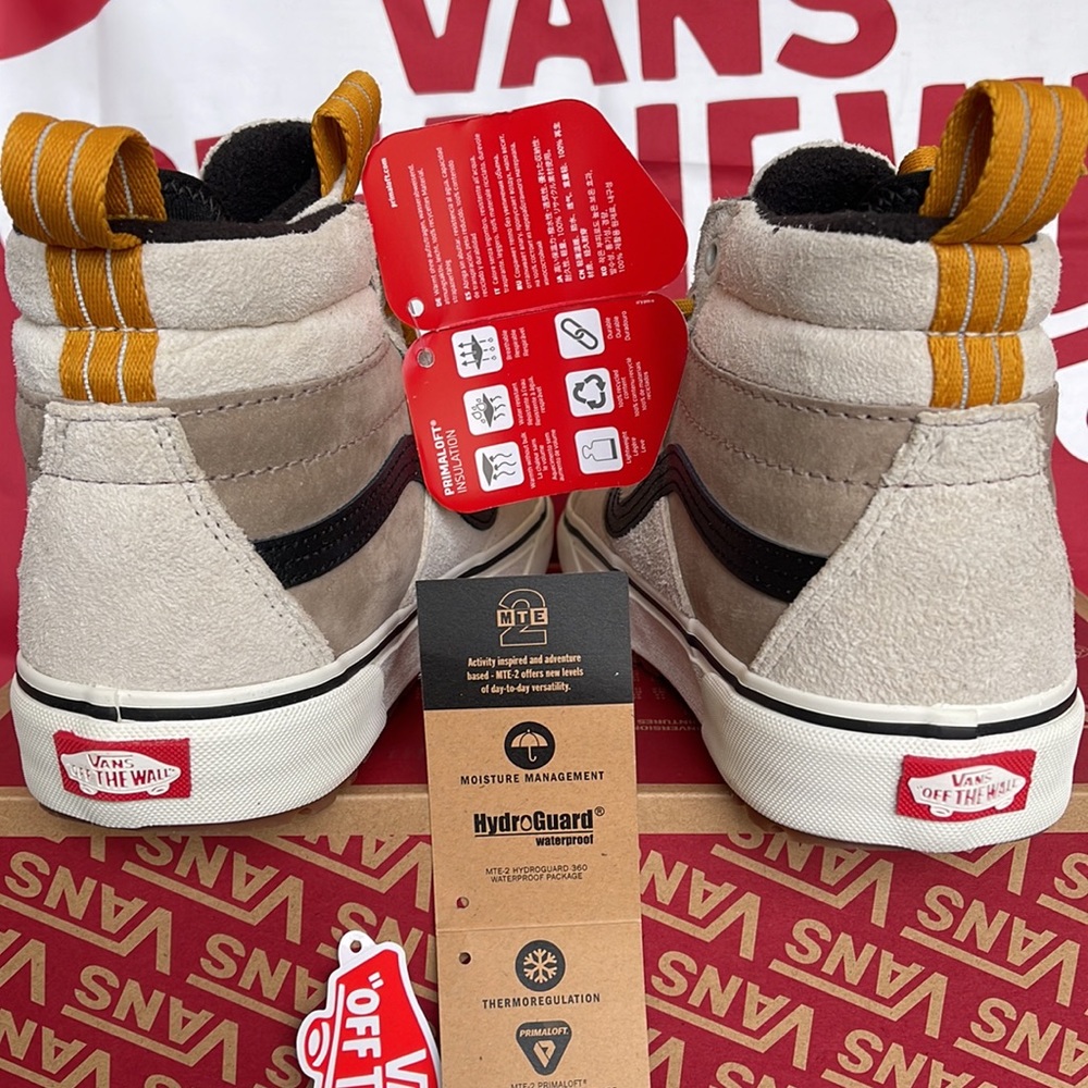 Vans Sk8-Hi Mte-2
Utility Pop White Multi
VNOA5HZZJ5K
Men’s boots - sneakers - Picture 14 of 16